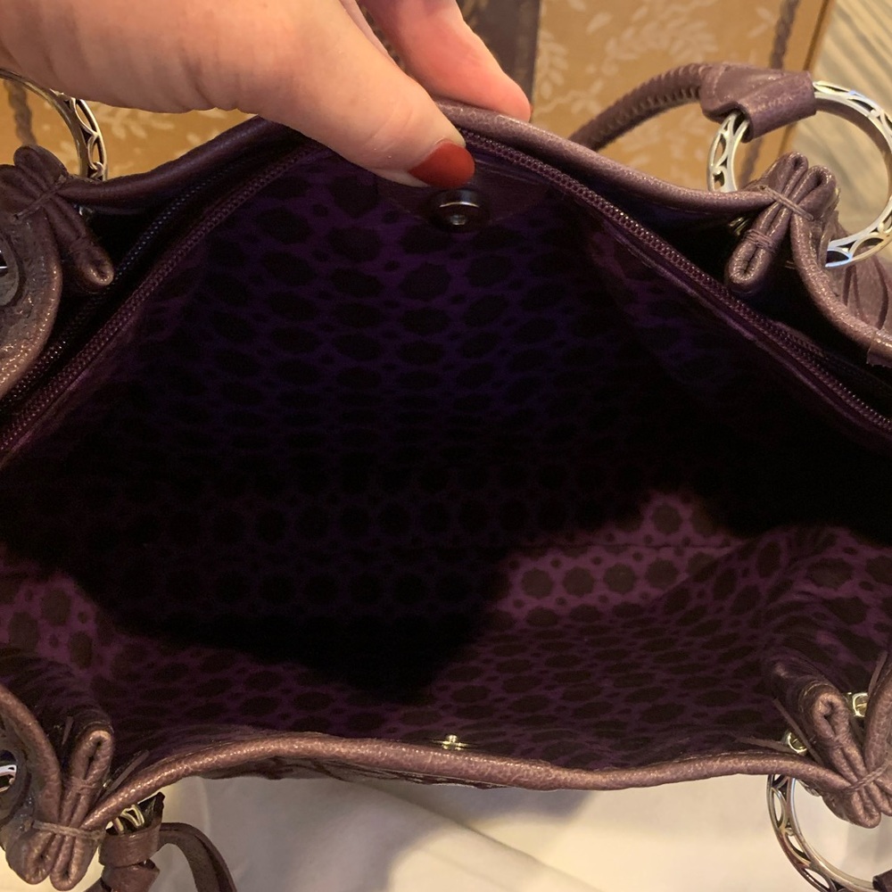 💜💎EUC BRIGHTON Valencia Embroidered Floral Leather Shoulder bag in Grape. - Picture 8 of 16